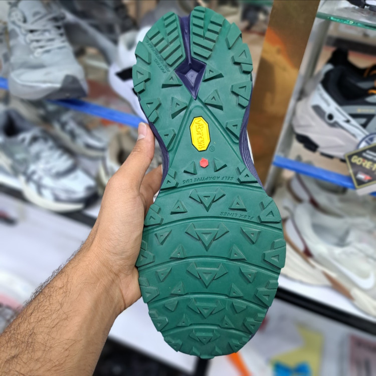کفش طبیعت گردی مسترکوالیتی کلمبیا هایکینگ Columbia hiking / گورتکس و ضد آب / سایز ۴۰ الا ۴۵