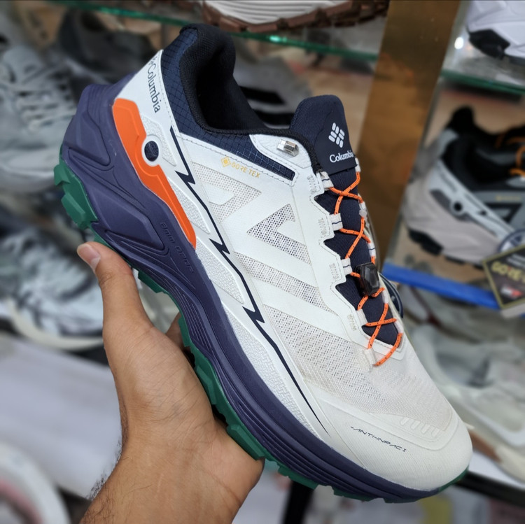 کفش طبیعت گردی مسترکوالیتی کلمبیا هایکینگ Columbia hiking / گورتکس و ضد آب / سایز ۴۰ الا ۴۵