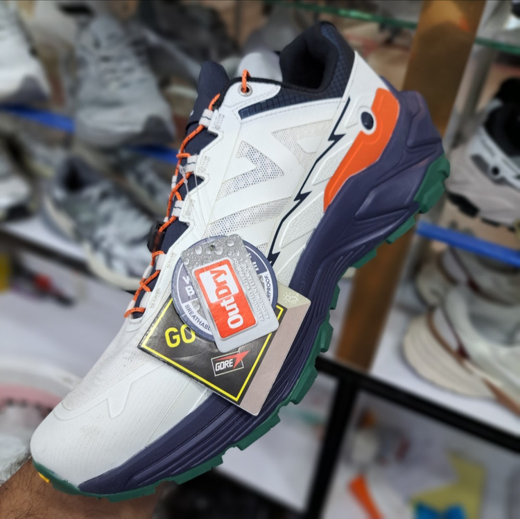 کفش طبیعت گردی مسترکوالیتی کلمبیا هایکینگ Columbia hiking / گورتکس و ضد آب / سایز ۴۰ الا ۴۵
