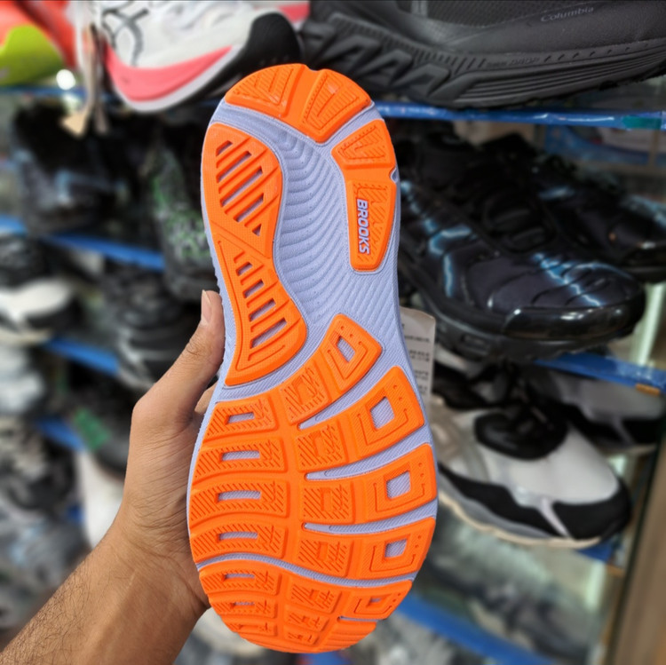 کتونی ویتنامی ست زنانه و مردانه بروکس گاست ۱۷ Brooks ghost 17 / ضمانت کیفیت / سایز ۳۹ تا ۴۵