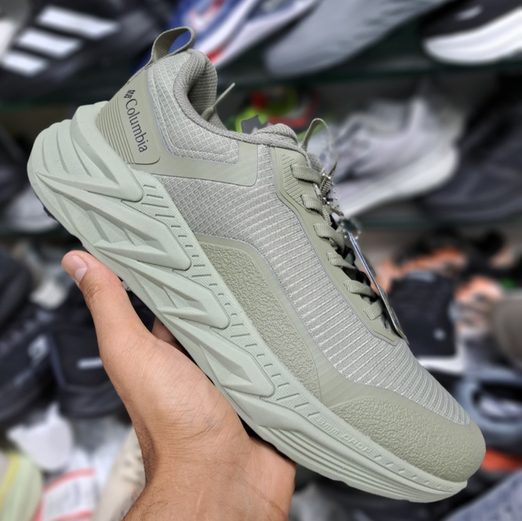 کفش طبیعت گردی کلمبیا Columbia Goretex / ضد آب و گورتکس زیره ویبرام / سایز ۴۰ الا ۴۵