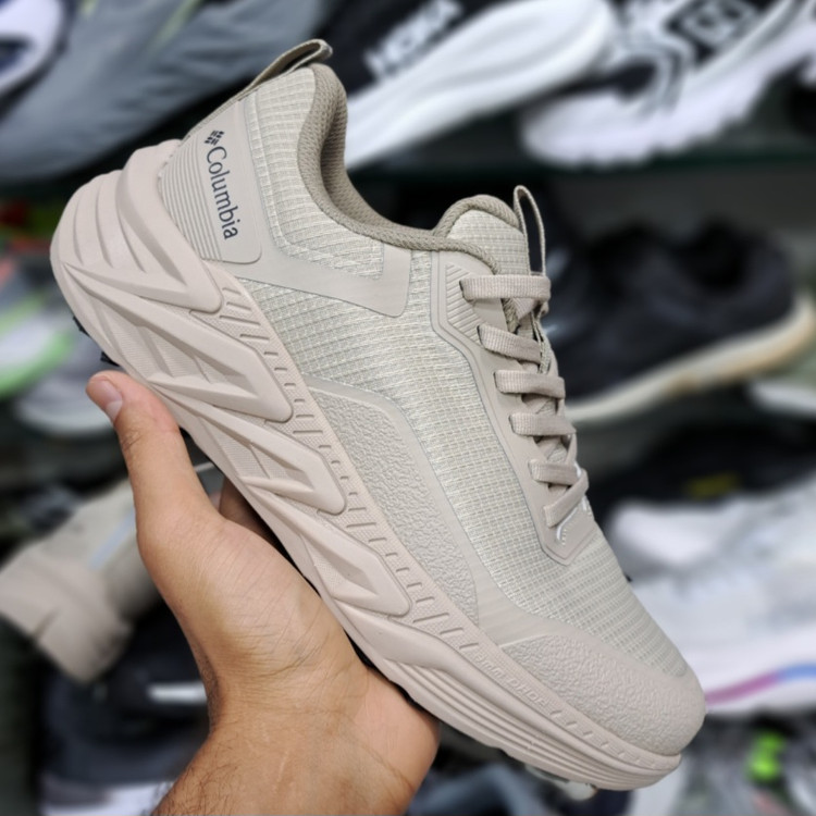 کفش طبیعت گردی کلمبیا Columbia Goretex / ضد آب و گورتکس زیره ویبرام / سایز ۴۰ الا ۴۵