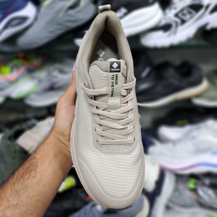 کفش طبیعت گردی کلمبیا Columbia Goretex / ضد آب و گورتکس زیره ویبرام / سایز ۴۰ الا ۴۵