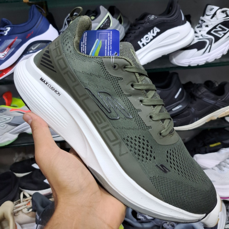 کتونی مسترکوالیتی اسکیچرز گو ران Skechers gorun / ضمانت ویتنام و کیفیت / سایز ۴۰ الا ۴۵