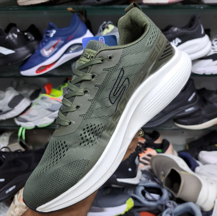 کتونی مسترکوالیتی اسکیچرز گو ران Skechers gorun / ضمانت ویتنام و کیفیت / سایز ۴۰ الا ۴۵