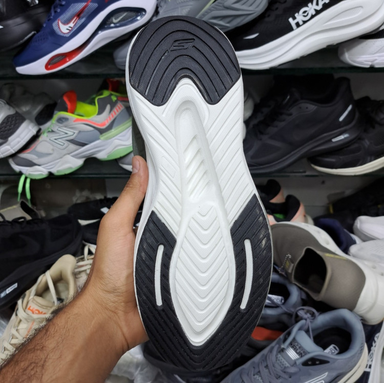 کتونی مسترکوالیتی اسکیچرز گو ران Skechers gorun / ضمانت ویتنام و کیفیت / سایز ۴۰ الا ۴۵