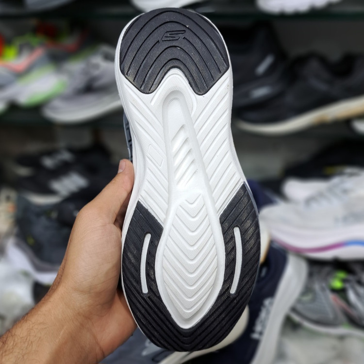 کتونی مسترکوالیتی اسکیچرز گو ران Skechers gorun / ضمانت ویتنام و کیفیت / سایز ۴۰ الا ۴۵