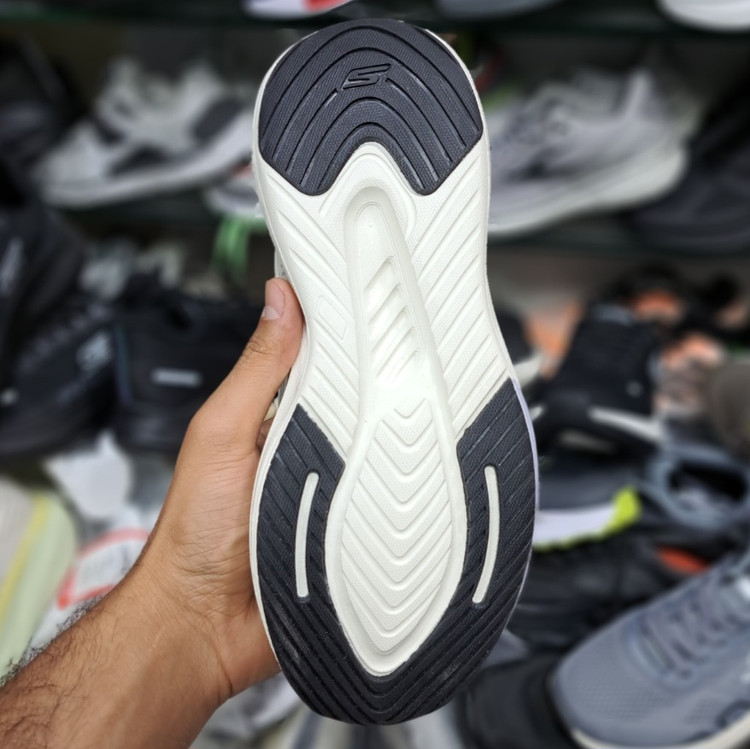کتونی مسترکوالیتی اسکیچرز گو ران Skechers gorun / ضمانت ویتنام و کیفیت / سایز ۴۰ الا ۴۵