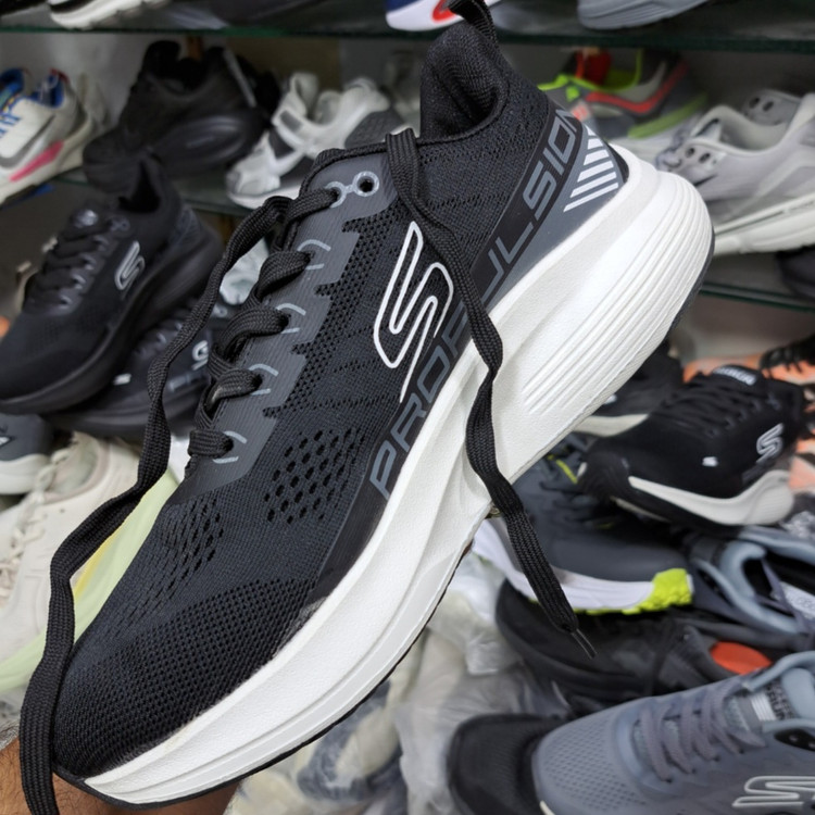 کتونی مسترکوالیتی اسکیچرز گو ران Skechers gorun / ضمانت ویتنام و کیفیت / سایز ۴۰ الا ۴۵
