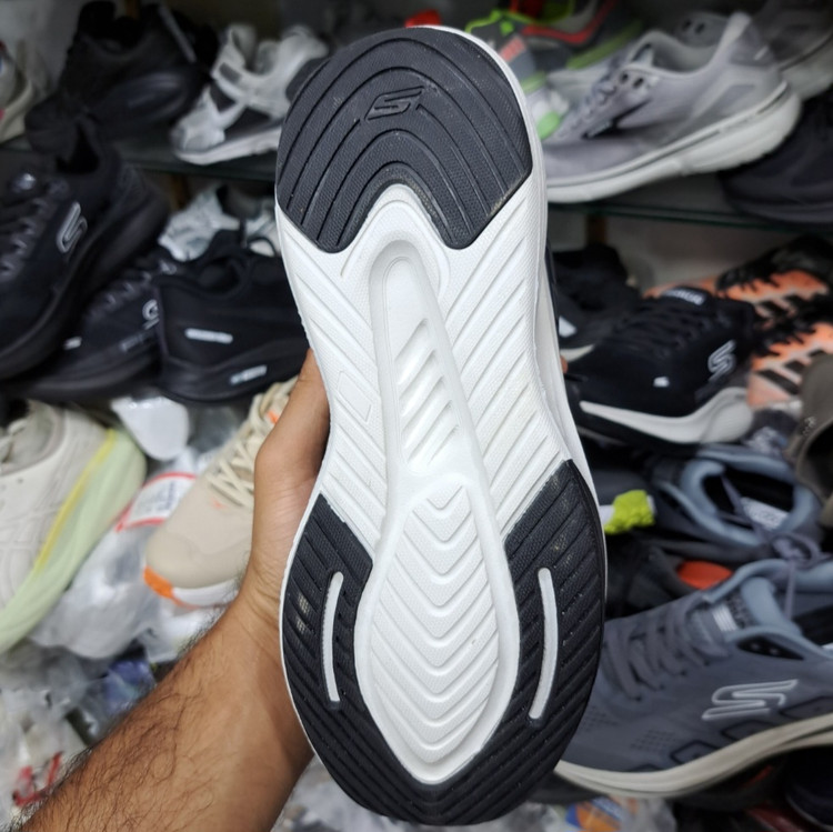 کتونی مسترکوالیتی اسکیچرز گو ران Skechers gorun / ضمانت ویتنام و کیفیت / سایز ۴۰ الا ۴۵