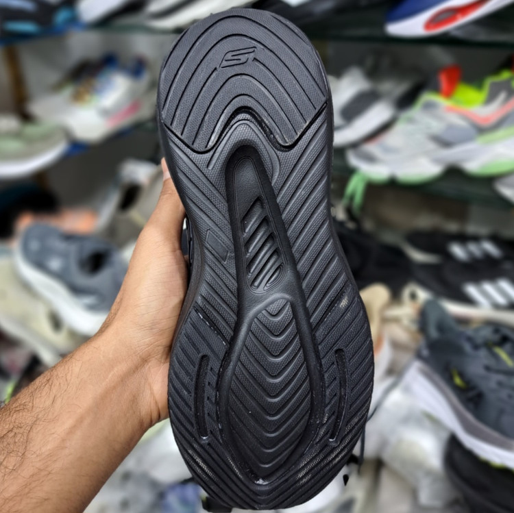 کتونی مسترکوالیتی اسکیچرز گو ران Skechers gorun / ضمانت ویتنام و کیفیت / سایز ۴۰ الا ۴۵