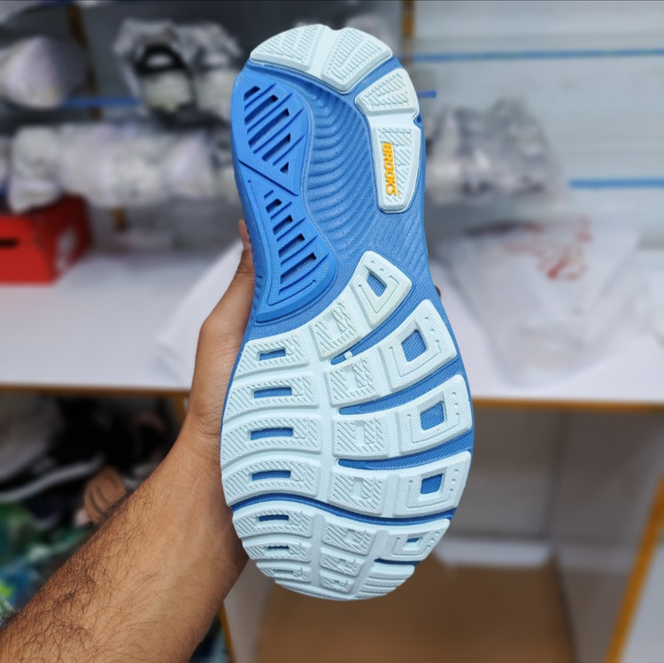 کتونی ویتنامی ست زنانه و مردانه بروکس گاست ۱۷ Brooks ghost 17 / ضمانت کیفیت / سایز ۳۹ تا ۴۵