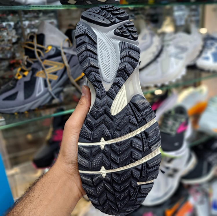 کتونی مسترکوالیتی آسیکس کاهانا ۸ asics kahana 8 / ضمانت کیفیت / سایز ۴۰ الا ۴۵