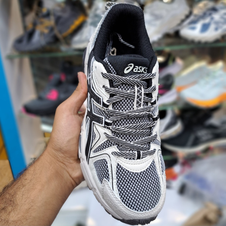 کتونی مسترکوالیتی زنانه آسیکس کاهانا ۸ asics kahana 8 / ضمانت کیفیت / سایز ۳۸ تا ۴۰