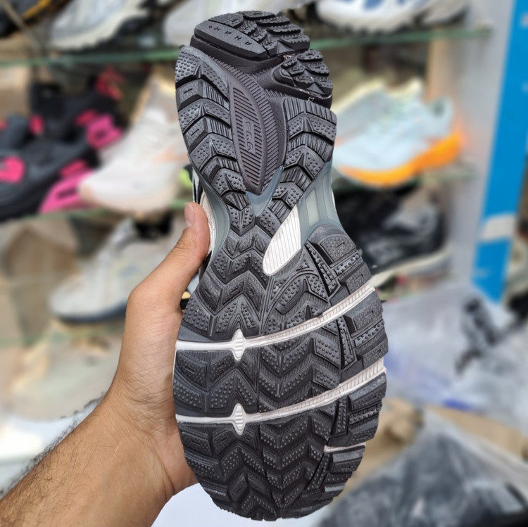 کتونی مسترکوالیتی زنانه آسیکس کاهانا ۸ asics kahana 8 / ضمانت کیفیت / سایز ۳۸ تا ۴۰