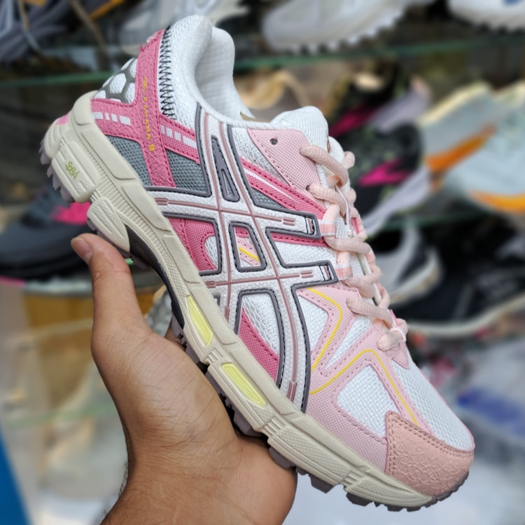 کتونی مسترکوالیتی زنانه آسیکس کاهانا ۸ asics kahana 8 / ضمانت کیفیت / سایز ۳۸ تا ۴۰