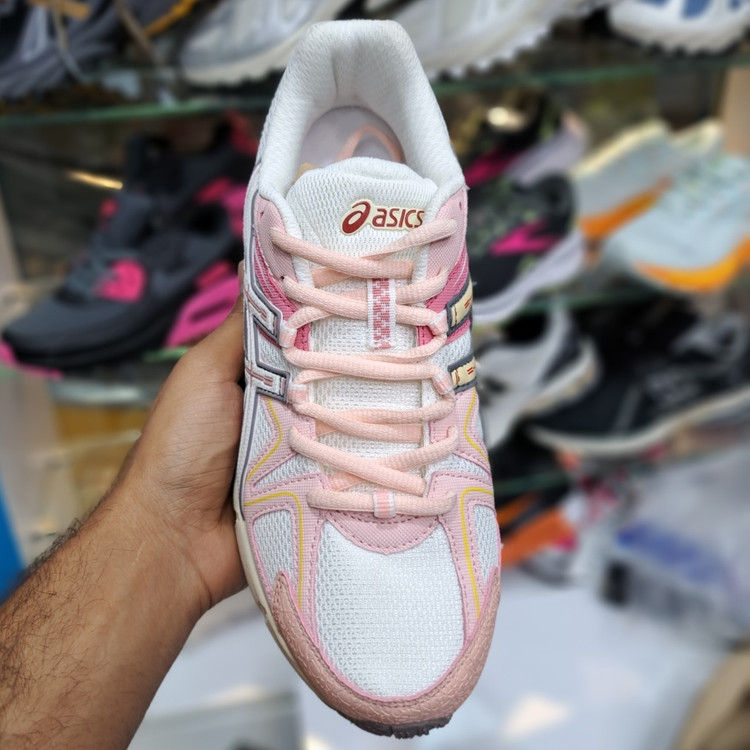 کتونی مسترکوالیتی زنانه آسیکس کاهانا ۸ asics kahana 8 / ضمانت کیفیت / سایز ۳۸ تا ۴۰
