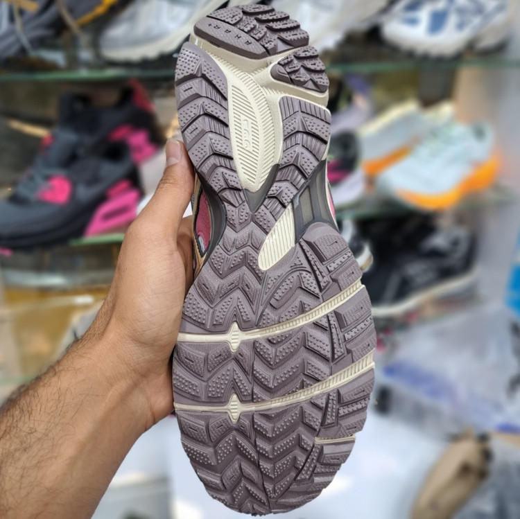 کتونی مسترکوالیتی زنانه آسیکس کاهانا ۸ asics kahana 8 / ضمانت کیفیت / سایز ۳۸ تا ۴۰