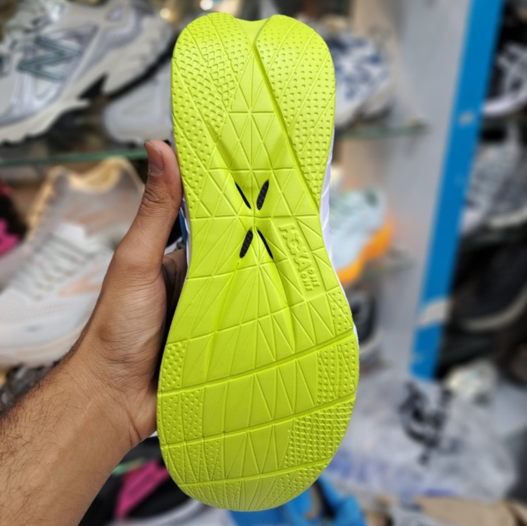 کتونی مسترکوالیتی هوکا کربن ایکس hoka carbon x / ضمانت کیفیت / سایز ۴۰ الا ۴۵