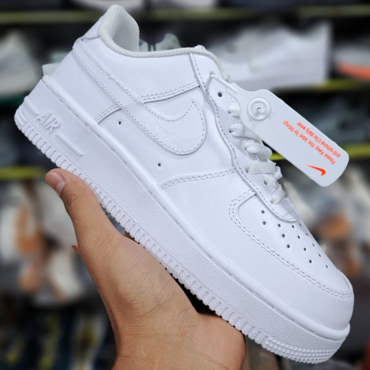 کفش مستر کوالیتی ست زنانه و مردانه نایک ایرفورس وان nike air force 1 / ضمانت کیفیت و ویتنام / سایز ۳۷ الا ۴۵