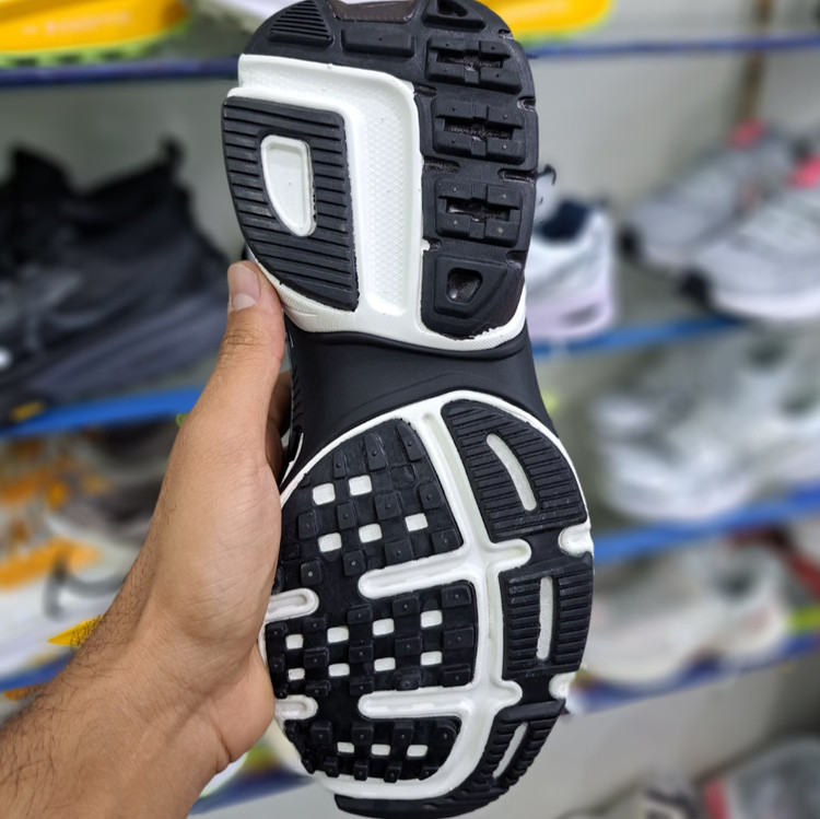 کتونی مسترکوالیتی زنانه نایک کلشون وی تو کی nike v2k / ضمانت ویتنام و کیفیت / سایز ۳۷ الا ۴۰