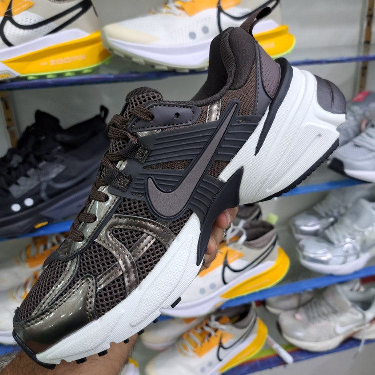 کتونی مسترکوالیتی زنانه نایک کلشون وی تو کی nike v2k / ضمانت ویتنام و کیفیت / سایز ۳۷ الا ۴۰