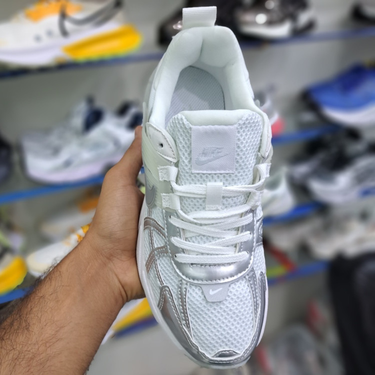 کتونی مسترکوالیتی زنانه نایک کلشون وی تو کی nike v2k / ضمانت ویتنام و کیفیت / سایز ۳۷ الا ۴۰