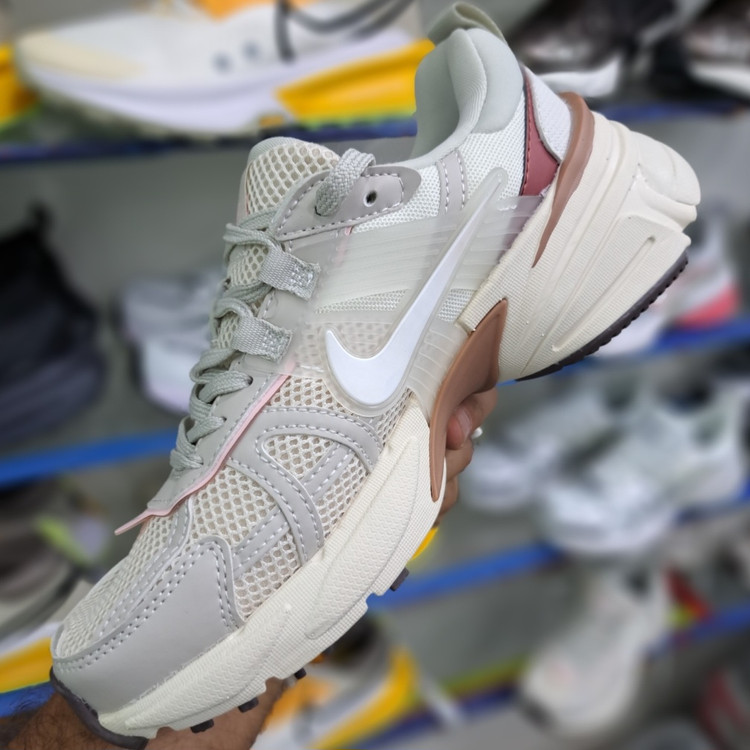کتونی مسترکوالیتی زنانه نایک کلشون وی تو کی nike v2k / ضمانت ویتنام و کیفیت / سایز ۳۷ الا ۴۰