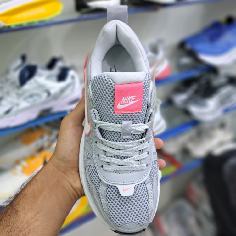 کتونی مسترکوالیتی زنانه نایک کلشون وی تو کی nike v2k / ضمانت ویتنام و کیفیت / سایز ۳۷ الا ۴۰