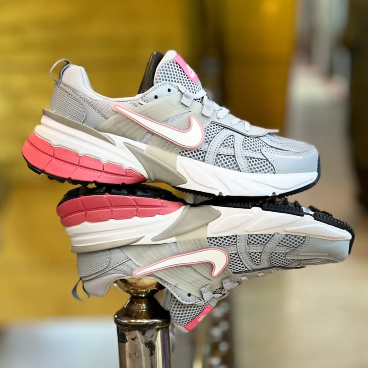 کتونی مسترکوالیتی زنانه نایک کلشون وی تو کی nike v2k / ضمانت ویتنام و کیفیت / سایز ۳۷ الا ۴۰