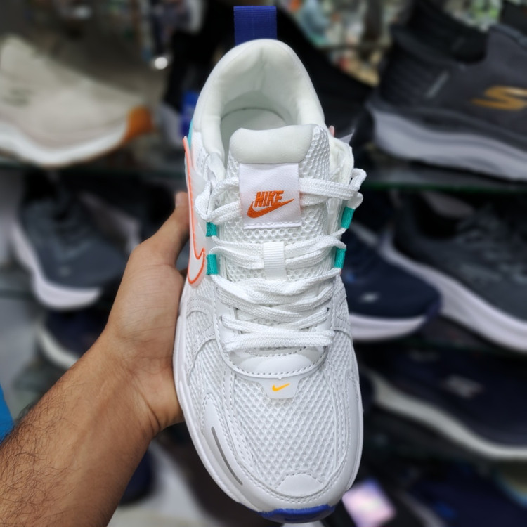 کتونی مسترکوالیتی زنانه نایک کلشون وی تو کی nike v2k / ضمانت ویتنام و کیفیت / سایز ۳۷ الا ۴۰