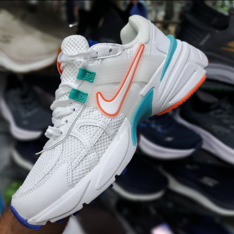 کتونی مسترکوالیتی زنانه نایک کلشون وی تو کی nike v2k / ضمانت ویتنام و کیفیت / سایز ۳۷ الا ۴۰