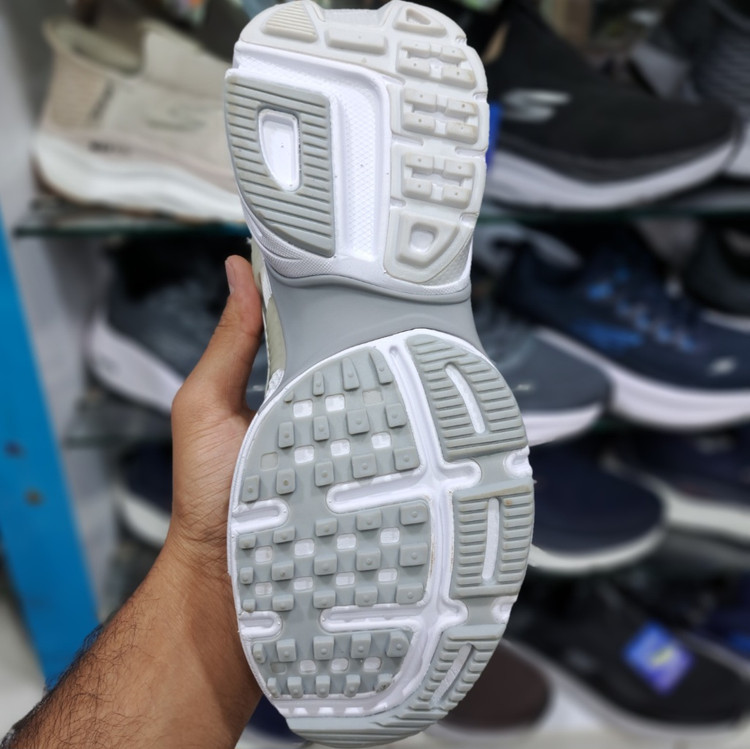 کتونی مسترکوالیتی زنانه نایک کلشون وی تو کی nike v2k / ضمانت ویتنام و کیفیت / سایز ۳۷ الا ۴۰