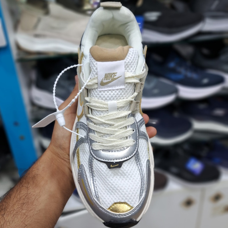 کتونی مسترکوالیتی زنانه نایک کلشون وی تو کی nike v2k / ضمانت ویتنام و کیفیت / سایز ۳۷ الا ۴۰