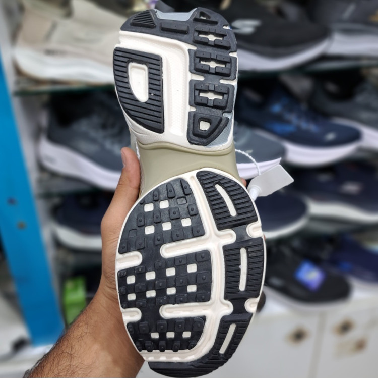 کتونی مسترکوالیتی زنانه نایک کلشون وی تو کی nike v2k / ضمانت ویتنام و کیفیت / سایز ۳۷ الا ۴۰