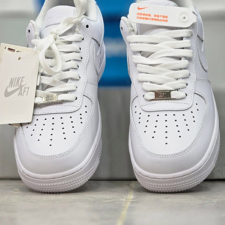 کفش مستر کوالیتی ست زنانه و مردانه نایک ایرفورس وان nike air force 1 / ضمانت کیفیت و ویتنام / سایز ۳۷ الا ۴۵