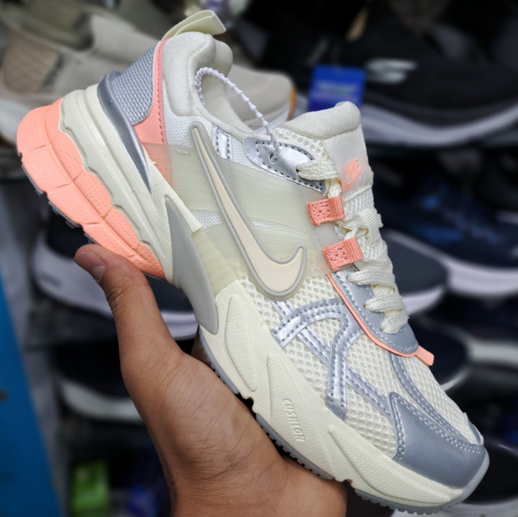 کتونی مسترکوالیتی زنانه نایک کلشون وی تو کی nike v2k / ضمانت ویتنام و کیفیت / در چهار رنگ / سایز ۳۷ الا ۴۰