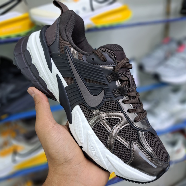 کتونی مسترکوالیتی زنانه نایک کلشون وی تو کی nike v2k / ضمانت ویتنام و کیفیت / در چهار رنگ / سایز ۳۷ الا ۴۰