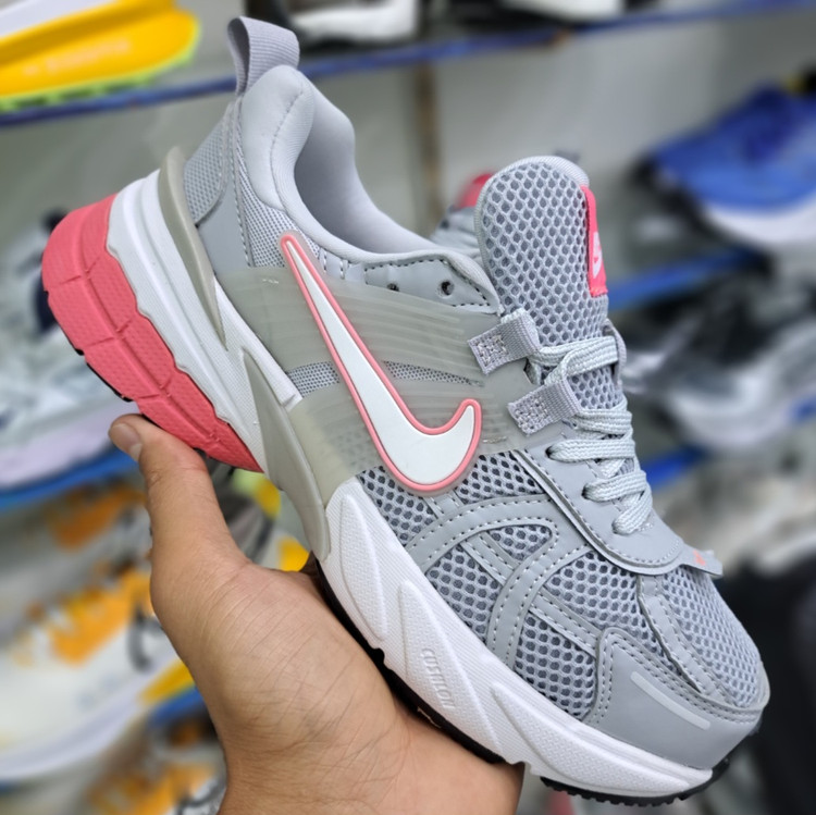 کتونی مسترکوالیتی زنانه نایک کلشون وی تو کی nike v2k / ضمانت ویتنام و کیفیت / در چهار رنگ / سایز ۳۷ الا ۴۰