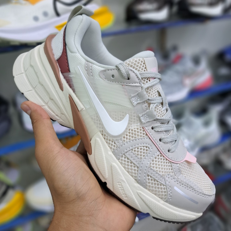 کتونی مسترکوالیتی زنانه نایک کلشون وی تو کی nike v2k / ضمانت ویتنام و کیفیت / در چهار رنگ / سایز ۳۷ الا ۴۰