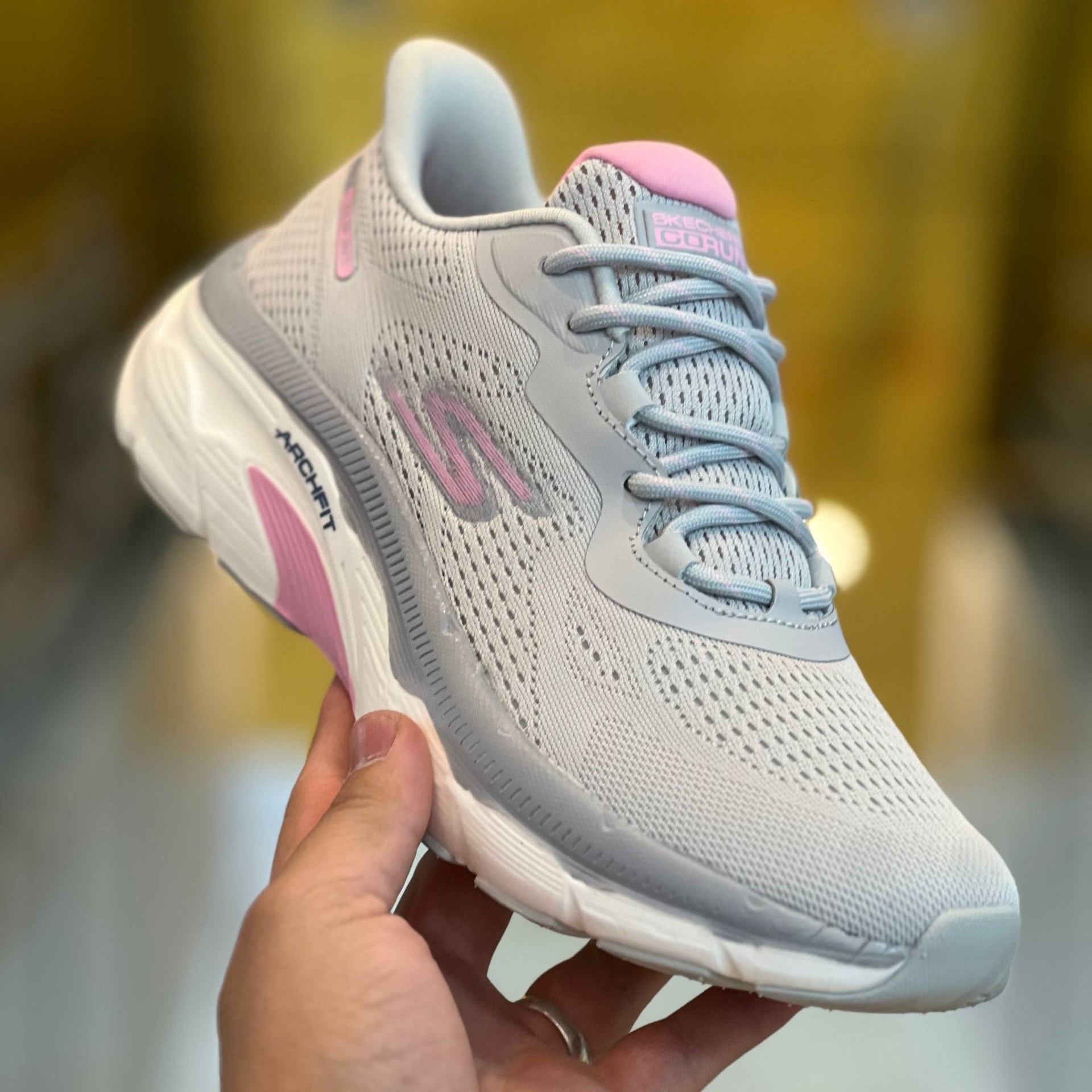کتونی مسترکوالیتی زنانه اسکیچرز گو ران Skechers gorun / ضمانت ویتنام و کیفیت / سایز ۳۷ الا ۴۰