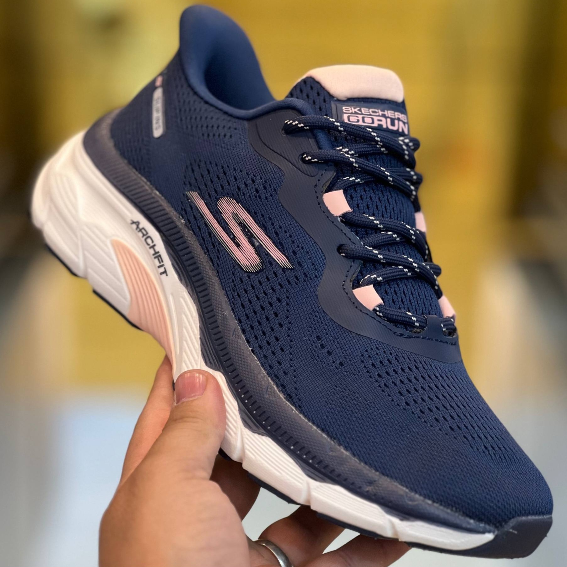 کتونی مسترکوالیتی زنانه اسکیچرز گو ران Skechers gorun / ضمانت ویتنام و کیفیت / سایز ۳۷ الا ۴۰