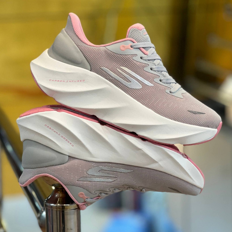 کتونی مسترکوالیتی زنانه اسکیچرز ایروبارست Skechers Aero burst / ضمانت ویتنام و کیفیت / سایز ۳۷ الا ۴۰