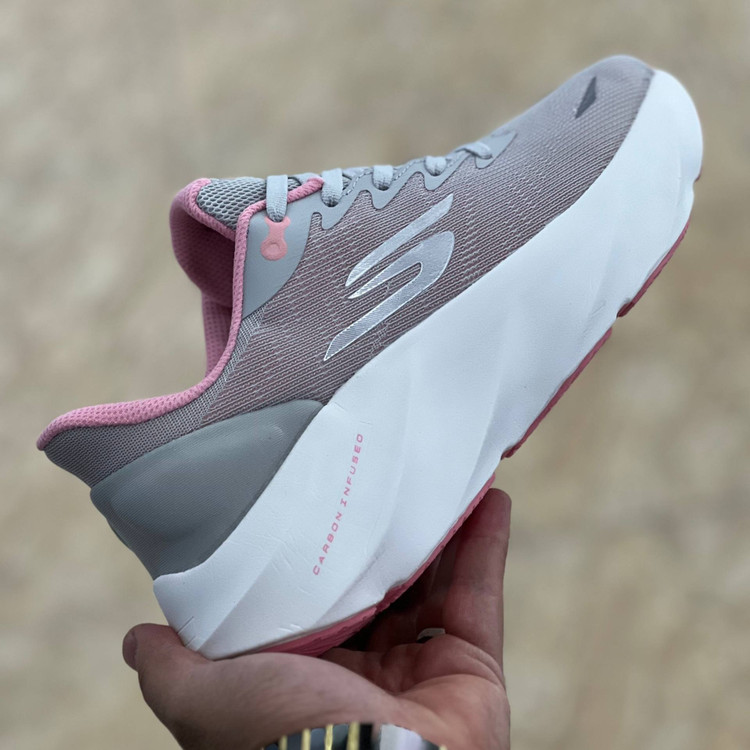 کتونی مسترکوالیتی زنانه اسکیچرز ایروبارست Skechers Aero burst / ضمانت ویتنام و کیفیت / سایز ۳۷ الا ۴۰