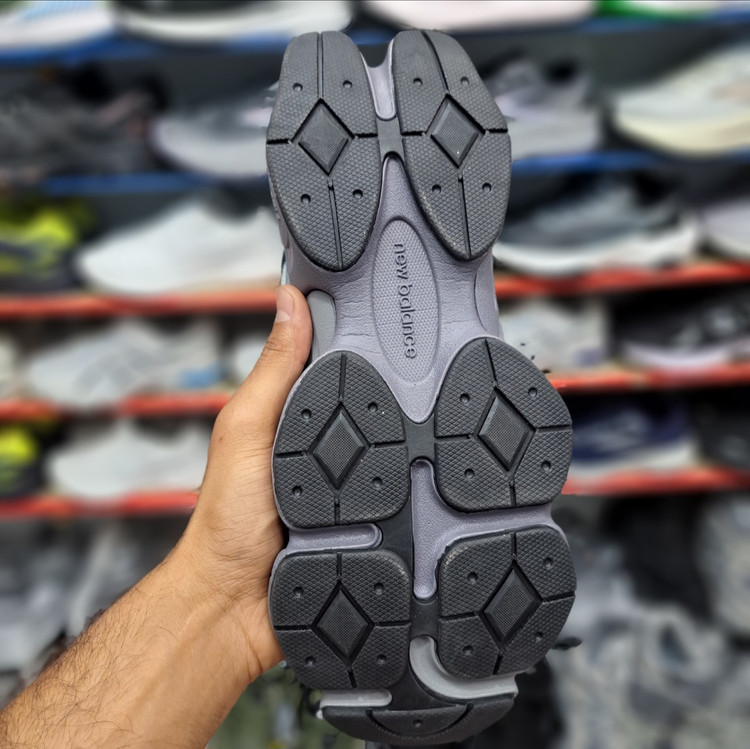 کتونی مسترکوالیتی نیوبالانس ۹۰۶۰ newbalance 9060 / ضمانت کیفیت و ویتنام 2025 / سایز ۴۰ الا ۴۵