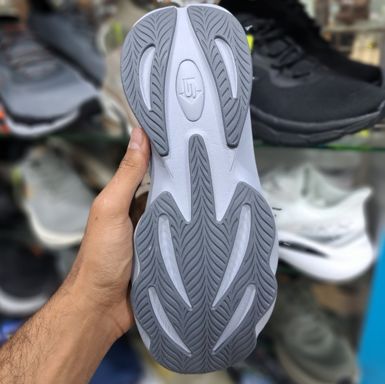 کتونی ویتنامی اسکیچرز هایپر برست Skechers hyper burst / مسترکوالیتی ضمانت کیفیت / سایز ۴۰ الا ۴۵