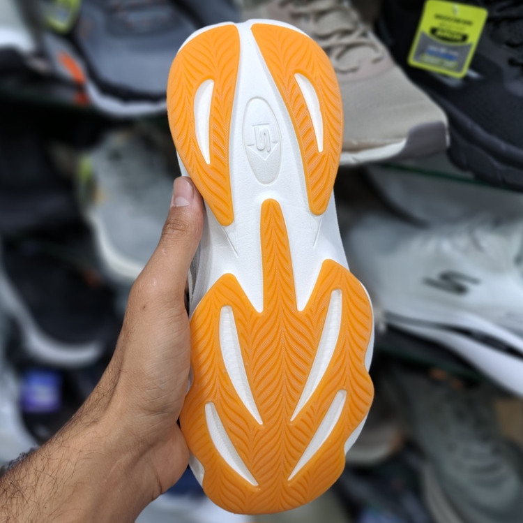 کتونی ویتنامی اسکیچرز هایپر برست Skechers hyper burst / مسترکوالیتی ضمانت کیفیت / سایز ۴۰ الا ۴۵