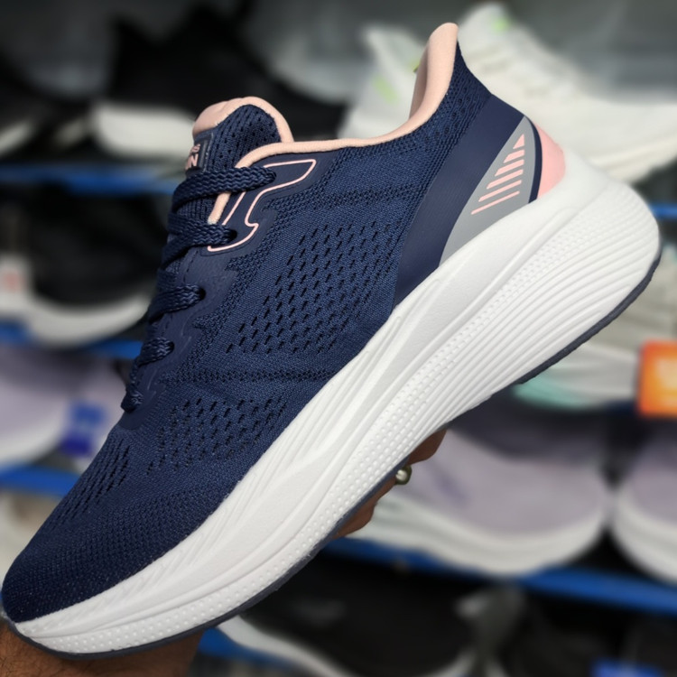 کتونی مسترکوالیتی زنانه اسکیچرز گو ران Skechers gorun / ضمانت ویتنام و کیفیت / سایز ۳۷ الا ۴۰