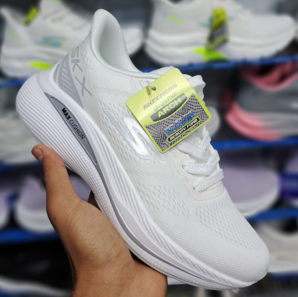 کتونی مسترکوالیتی زنانه اسکیچرز گو ران Skechers gorun / ضمانت ویتنام و کیفیت / سایز ۳۷ الا ۴۰