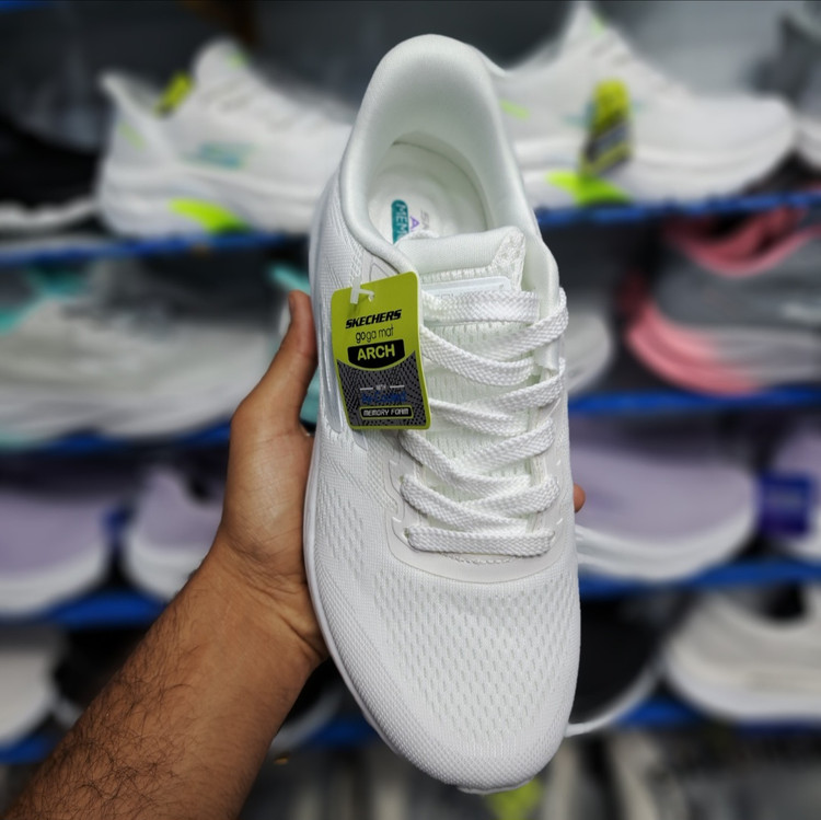 کتونی مسترکوالیتی زنانه اسکیچرز گو ران Skechers gorun / ضمانت ویتنام و کیفیت / سایز ۳۷ الا ۴۰